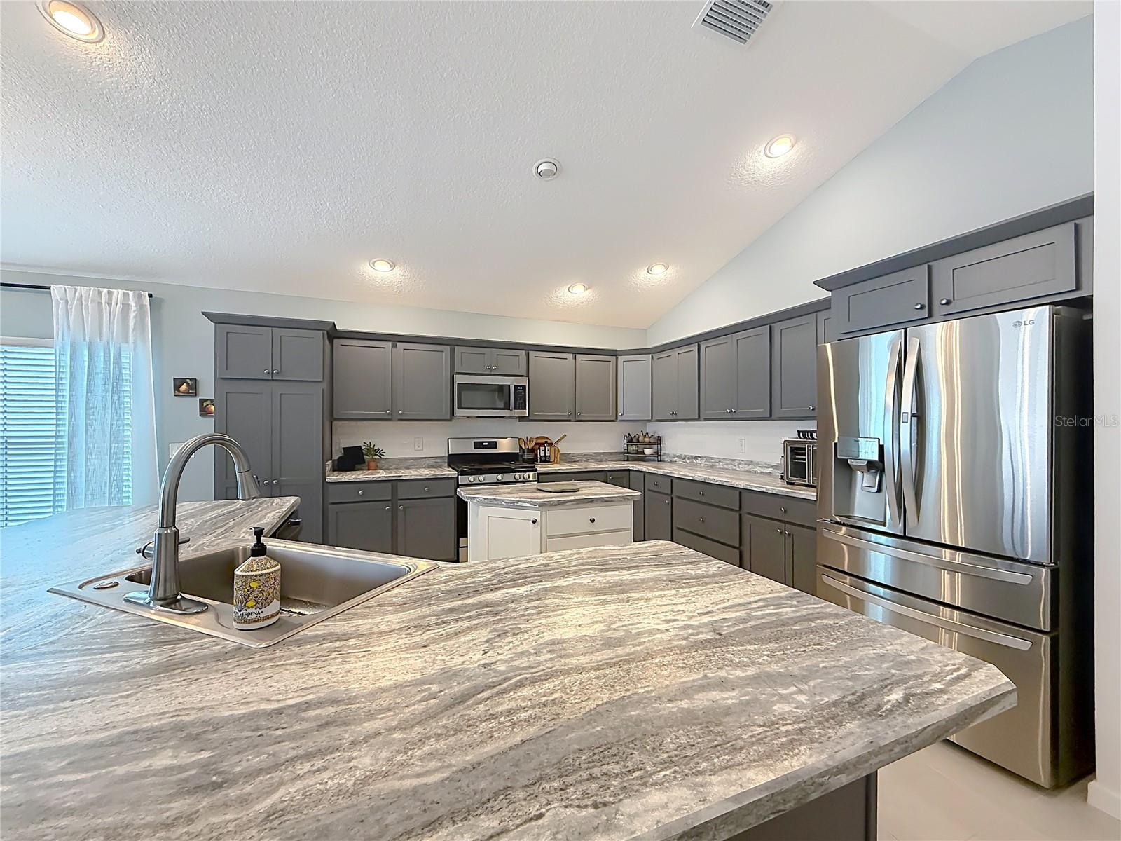 VILLAGES/SOUTHERN OAKS UN 90 - Residential