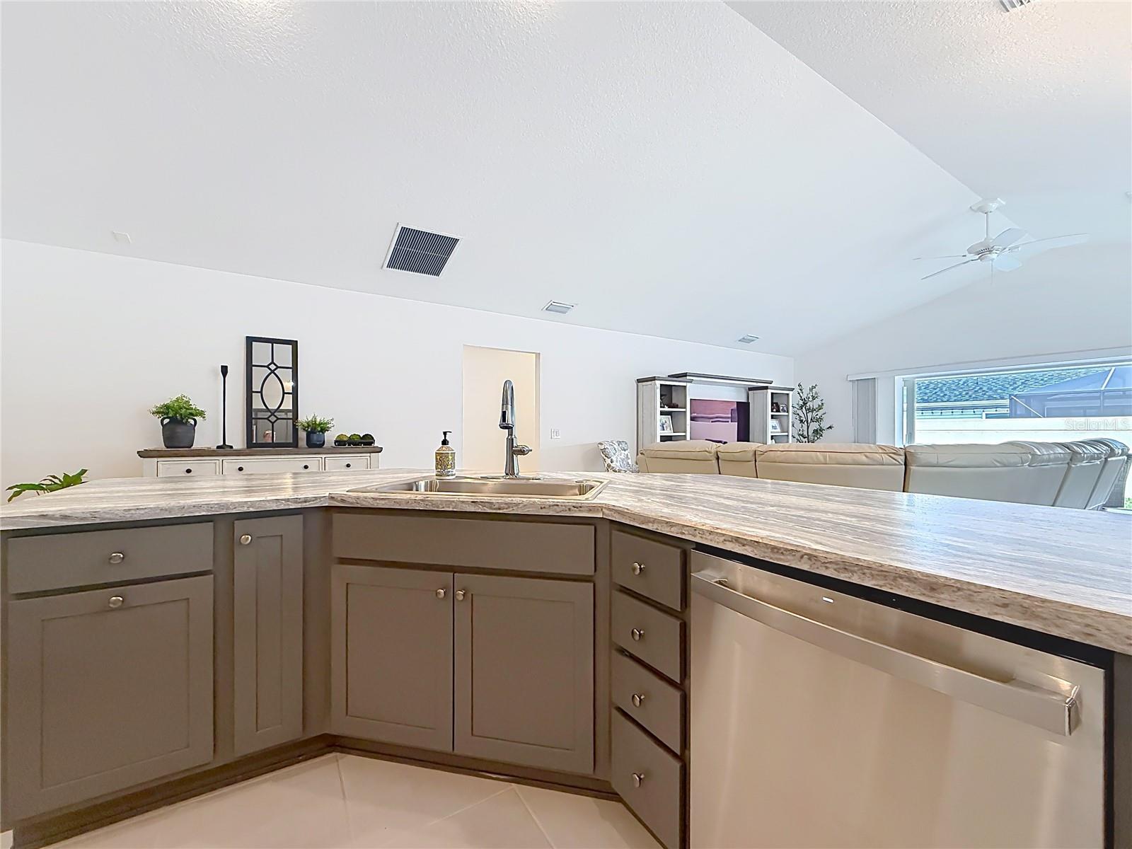 VILLAGES/SOUTHERN OAKS UN 90 - Residential