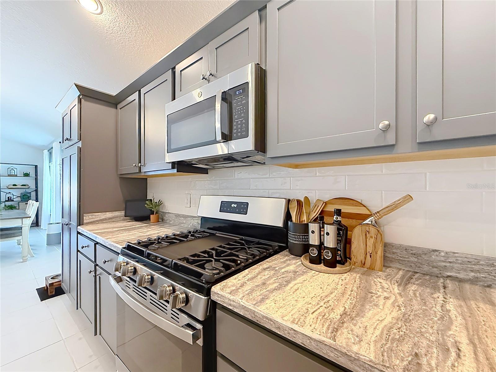 VILLAGES/SOUTHERN OAKS UN 90 - Residential