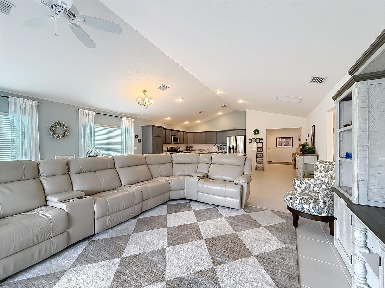 VILLAGES/SOUTHERN OAKS UN 90 - Residential