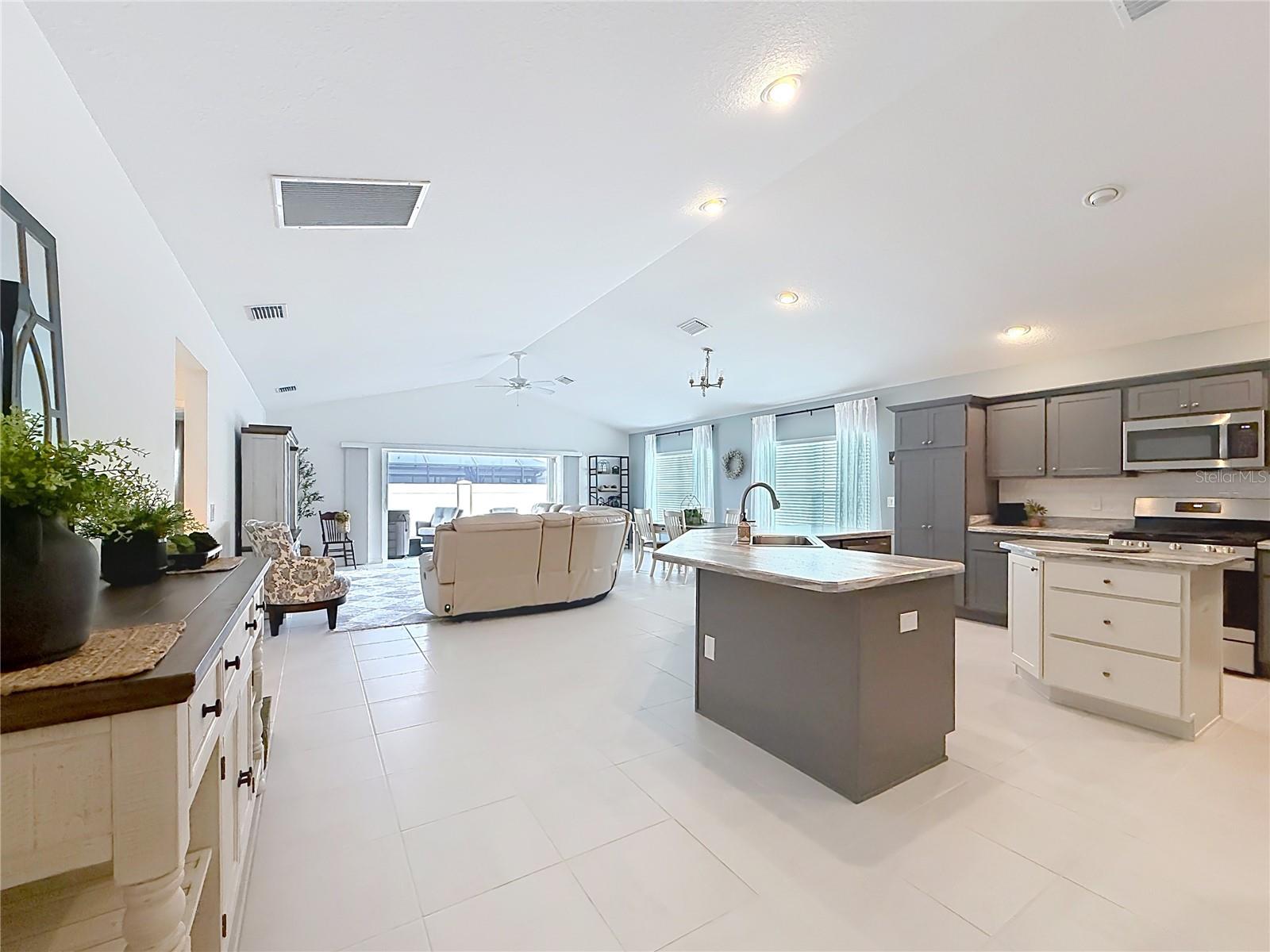 VILLAGES/SOUTHERN OAKS UN 90 - Residential