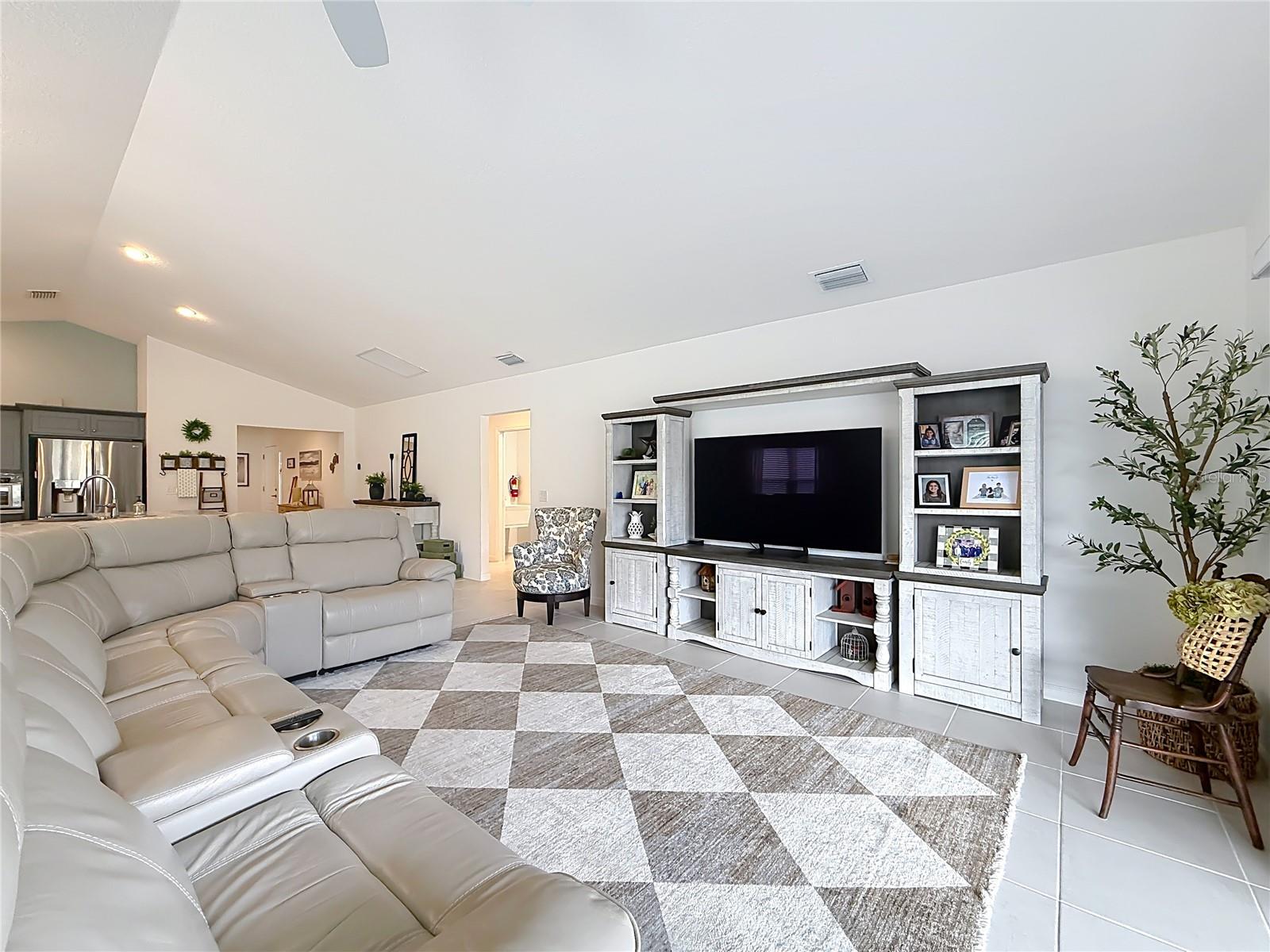 VILLAGES/SOUTHERN OAKS UN 90 - Residential