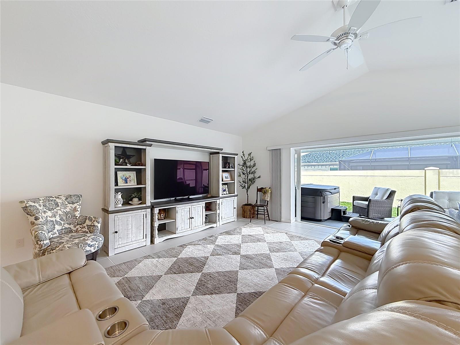 VILLAGES/SOUTHERN OAKS UN 90 - Residential