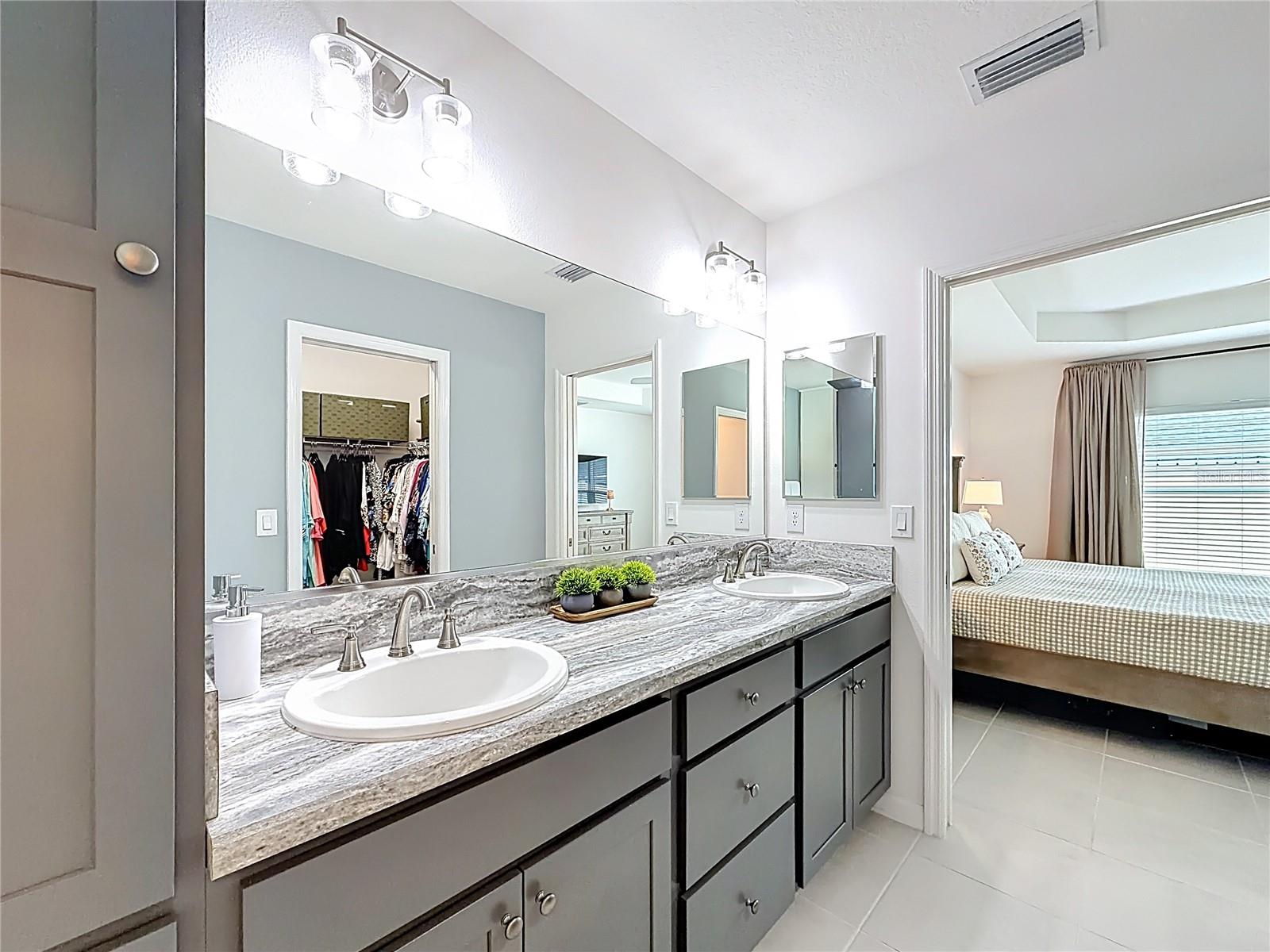 VILLAGES/SOUTHERN OAKS UN 90 - Residential