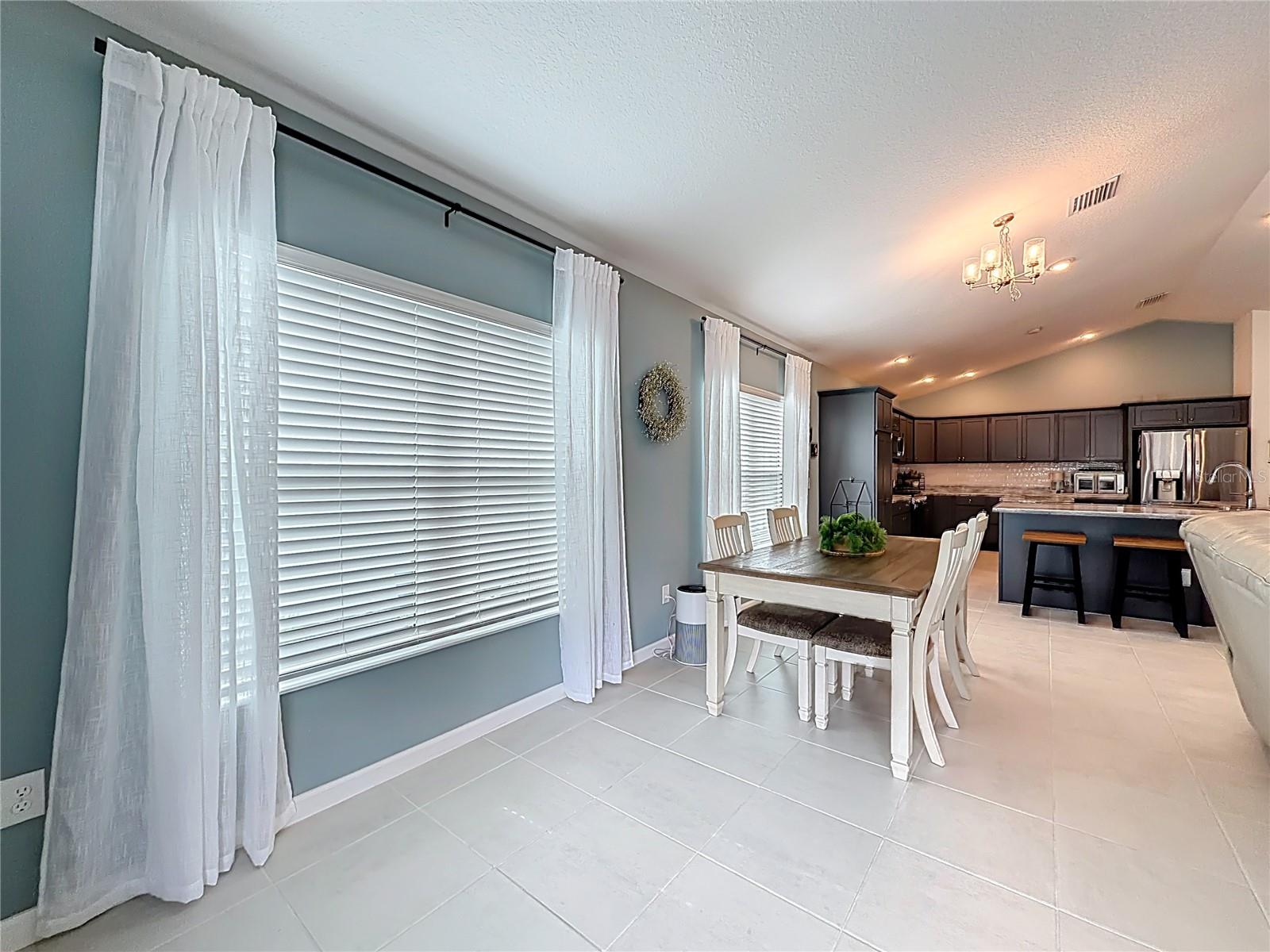 VILLAGES/SOUTHERN OAKS UN 90 - Residential