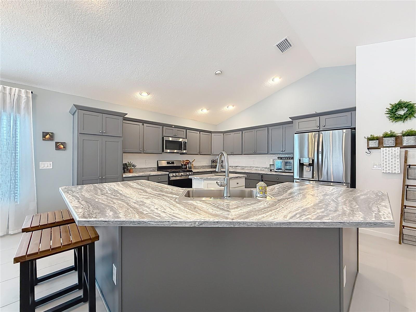 VILLAGES/SOUTHERN OAKS UN 90 - Residential