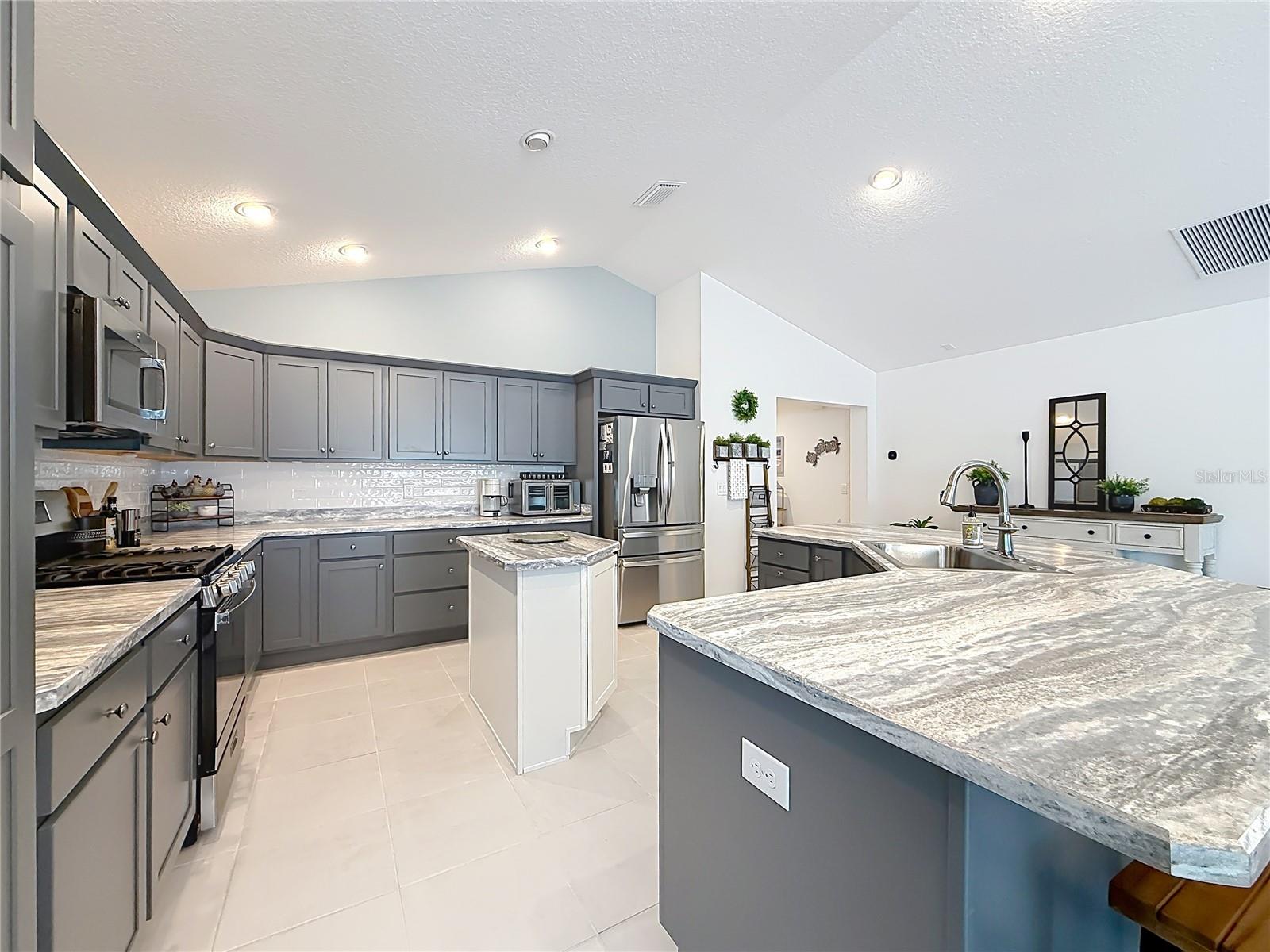 VILLAGES/SOUTHERN OAKS UN 90 - Residential