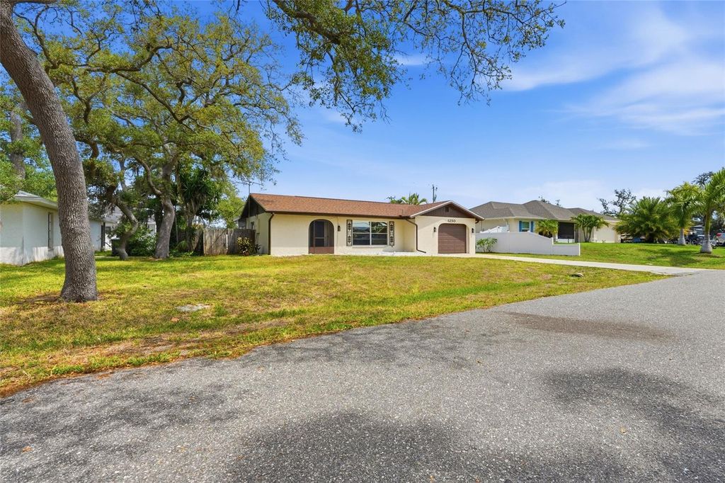 Photo of 1250 Horizon Road, Venice, FL 34293 (MLS # A4693642)