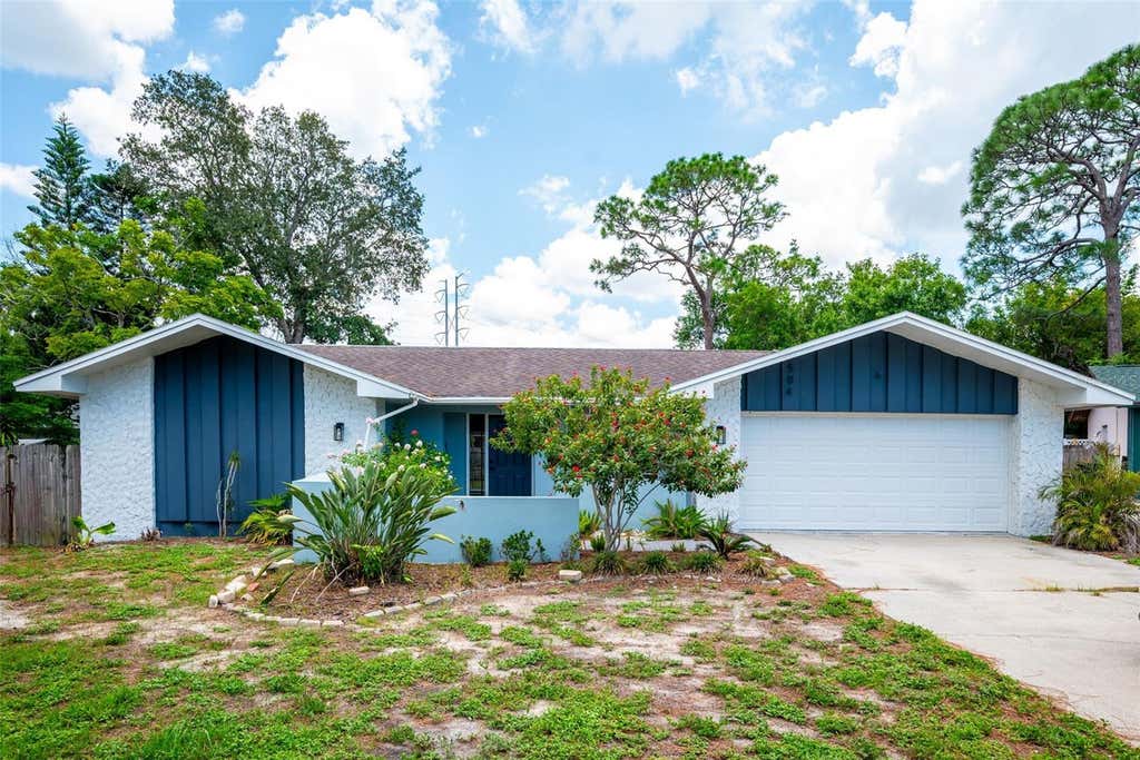 Photo of 504 Bamboo Court, Tarpon Springs, FL 34689 (MLS # TB8533014)