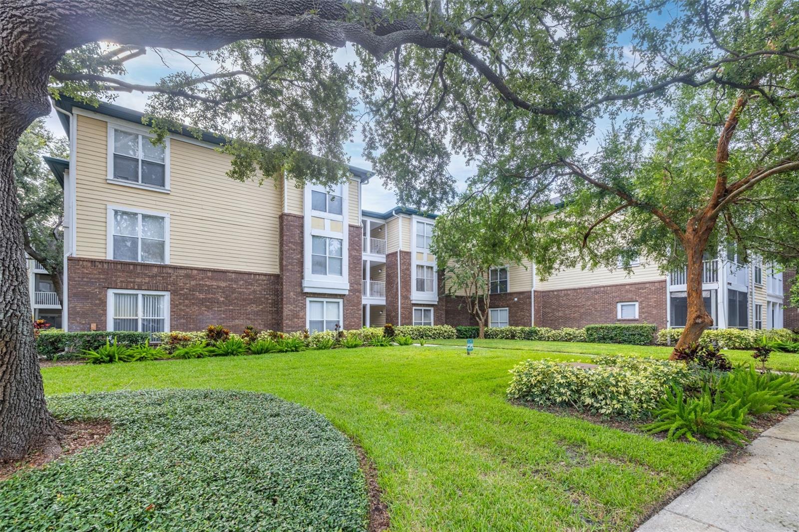 THE LANDINGS OF TAMPA A CONDOM - Residential