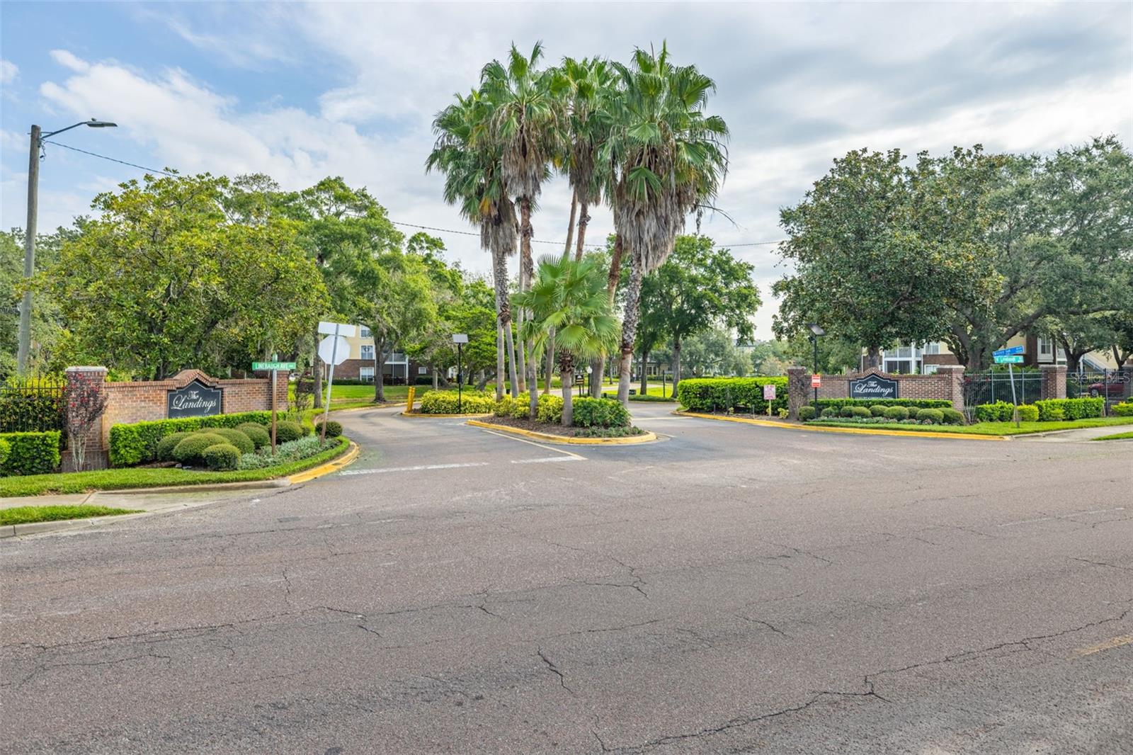 THE LANDINGS OF TAMPA A CONDOM - Residential