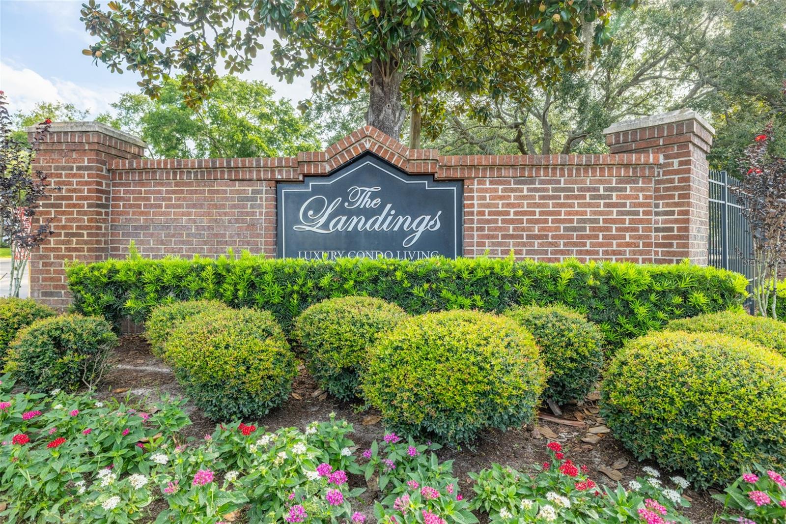 THE LANDINGS OF TAMPA A CONDOM - Residential