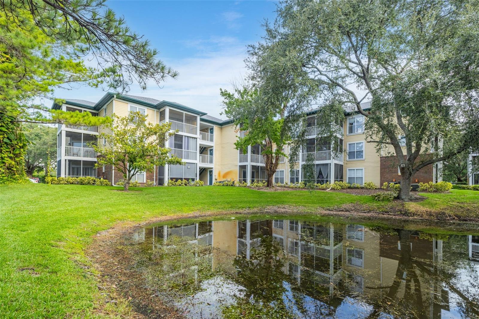 THE LANDINGS OF TAMPA A CONDOM - Residential