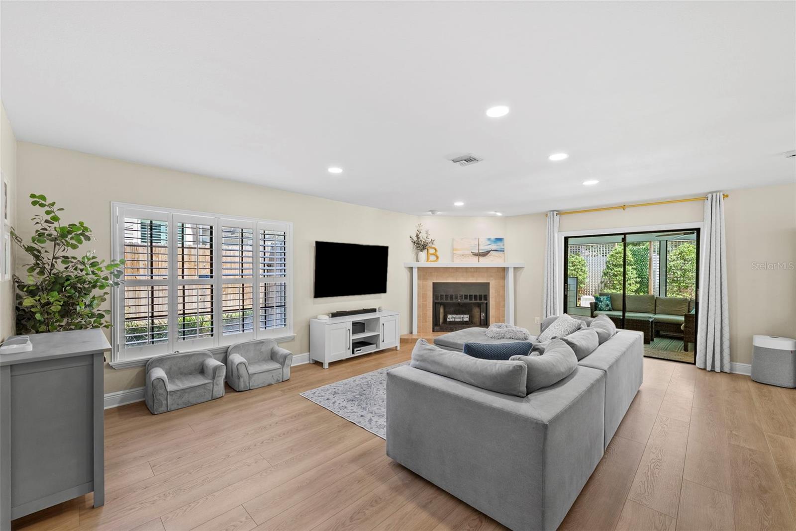 3811 W GRANADA STREET