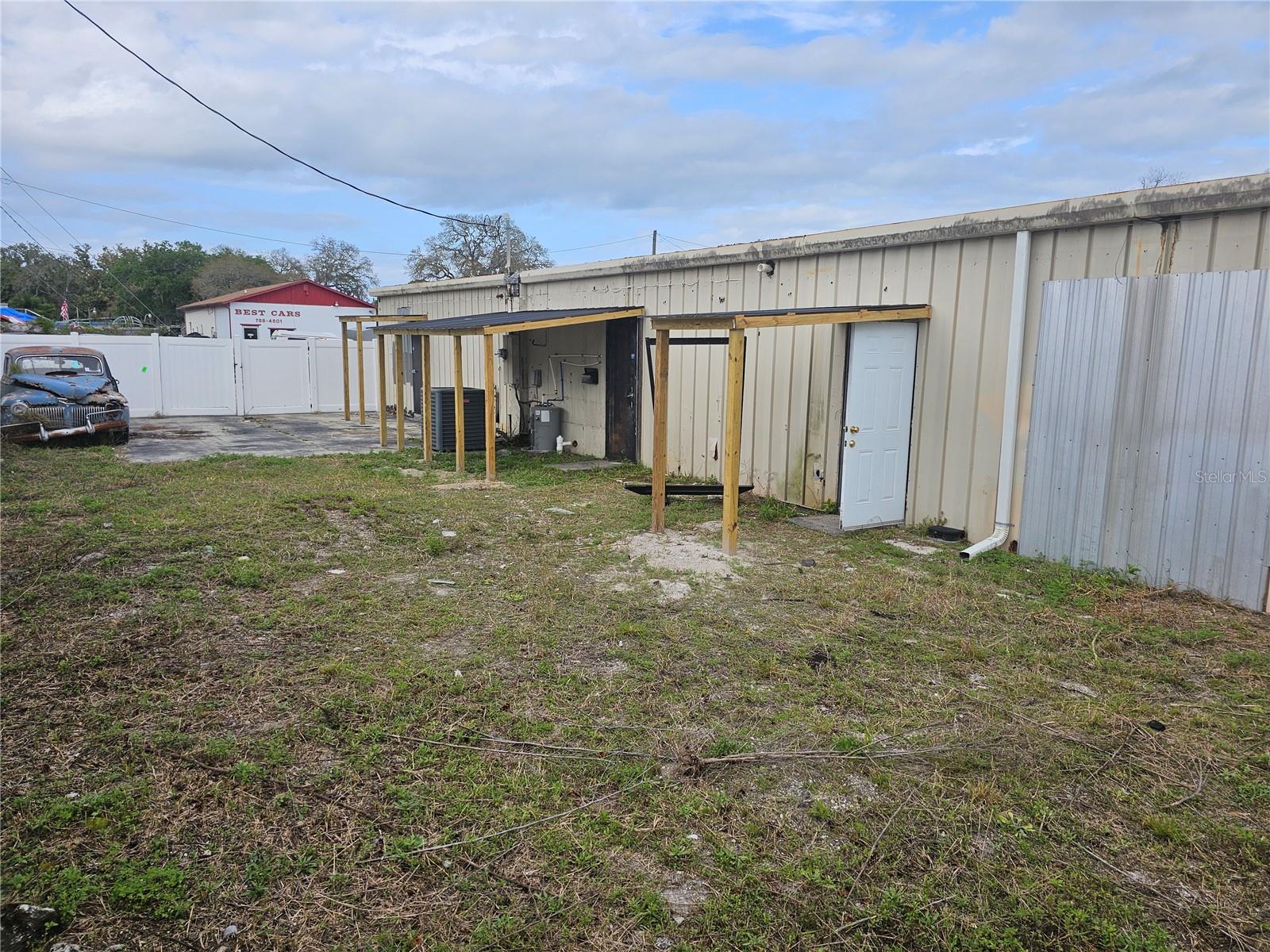 BAYWOOD - Commercial Sale