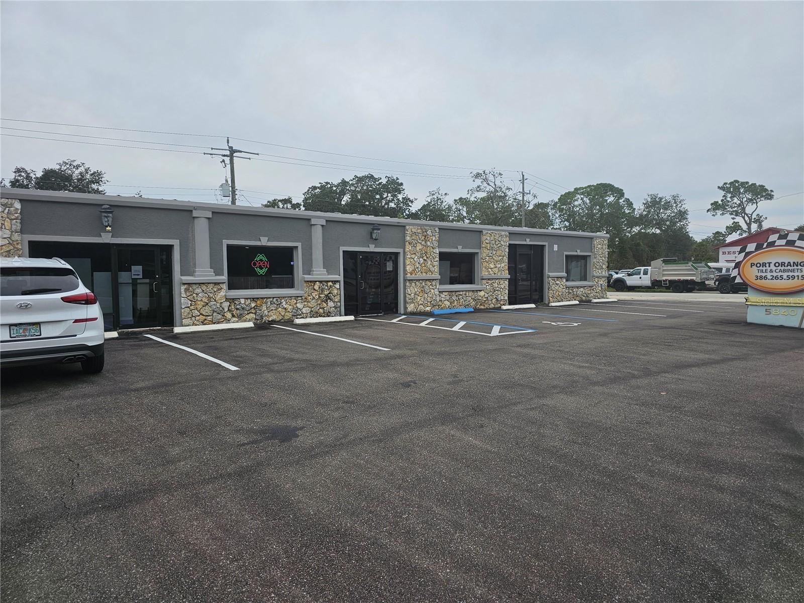 BAYWOOD - Commercial Sale