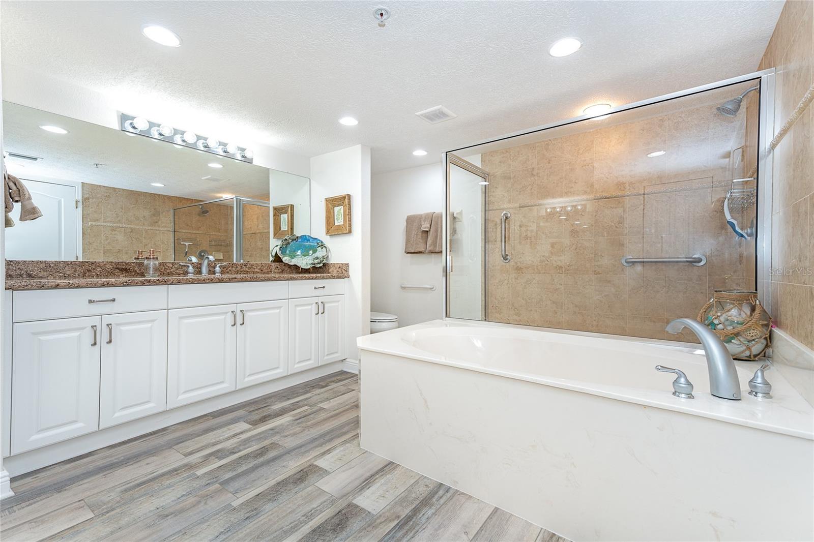 GULF BREEZE CONDO - Residential