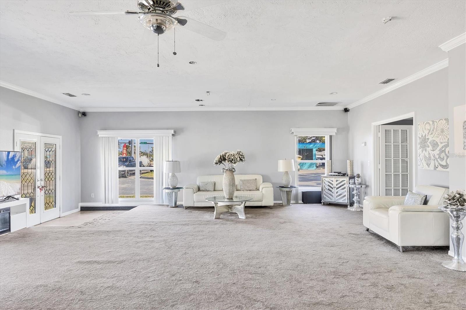 109 TAMIAMI TRAIL S