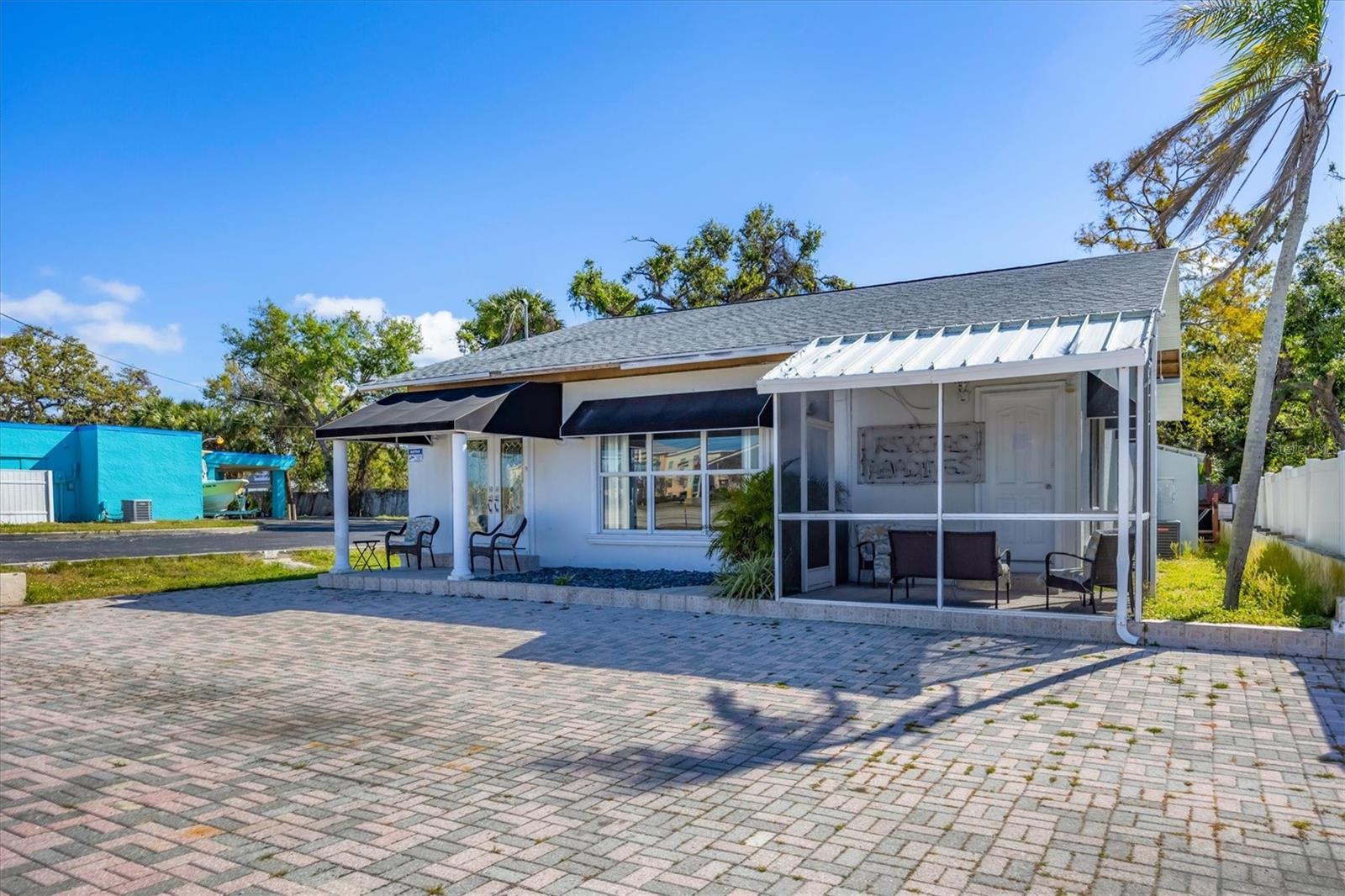 109 TAMIAMI TRAIL S