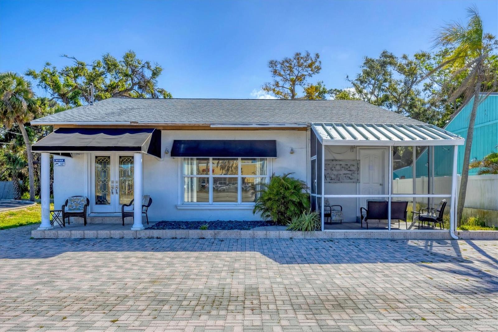 109 TAMIAMI TRAIL S