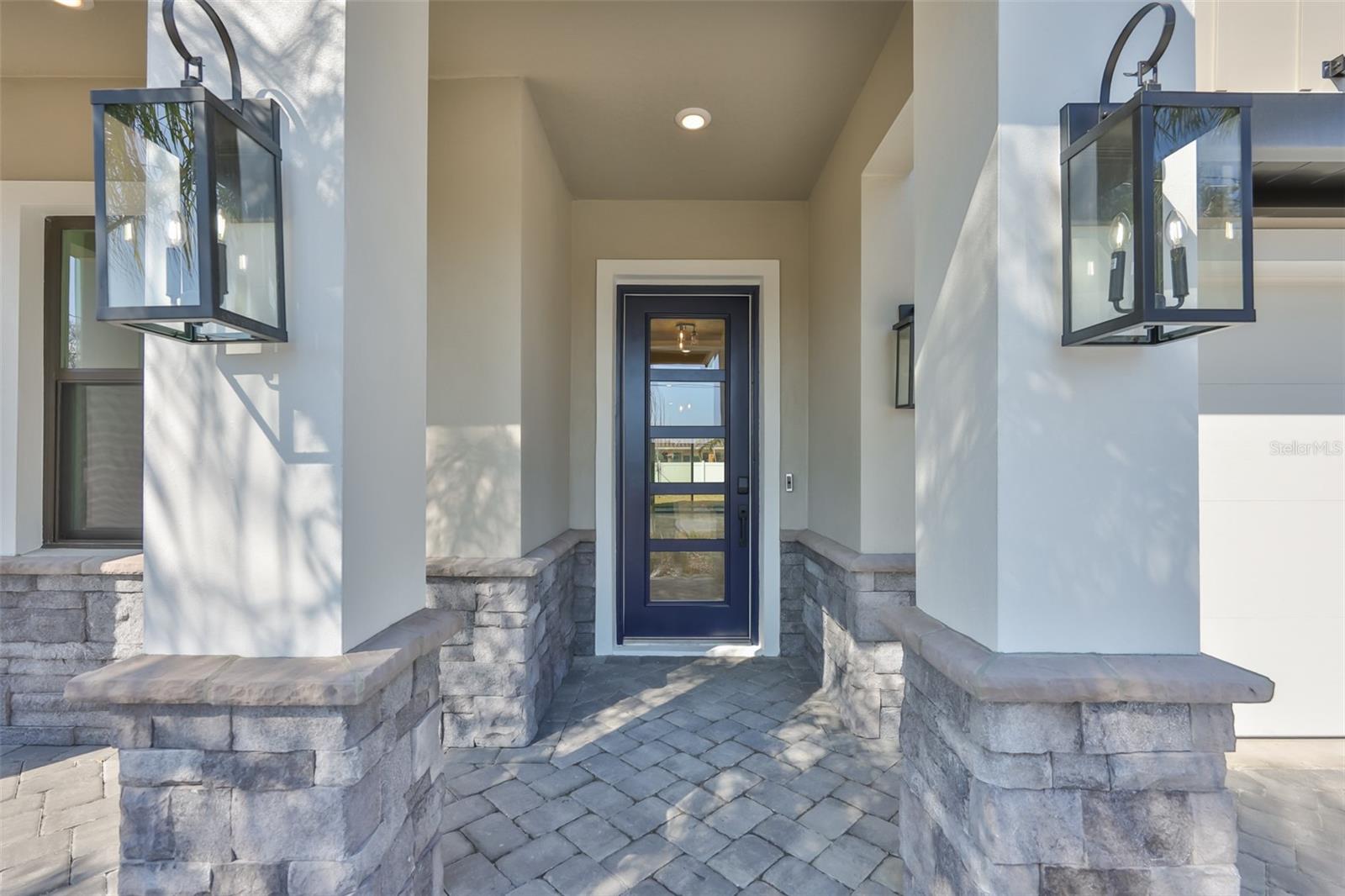 3223 W PAXTON AVENUE