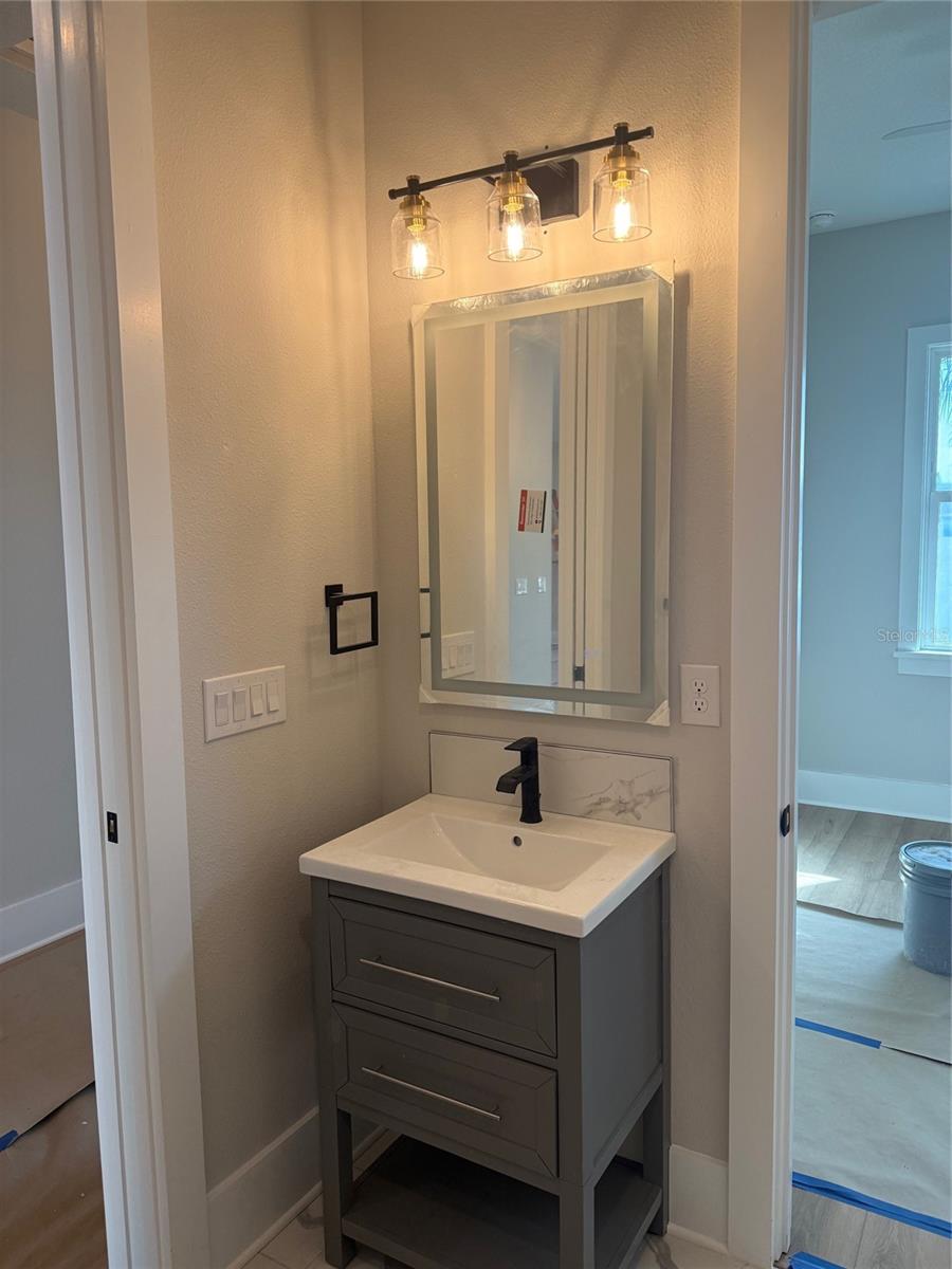 3223 W PAXTON AVENUE