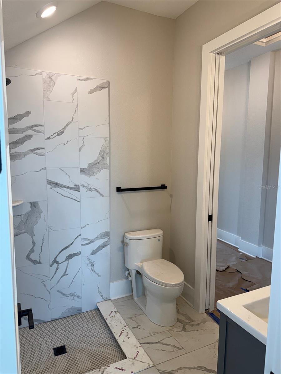 3223 W PAXTON AVENUE