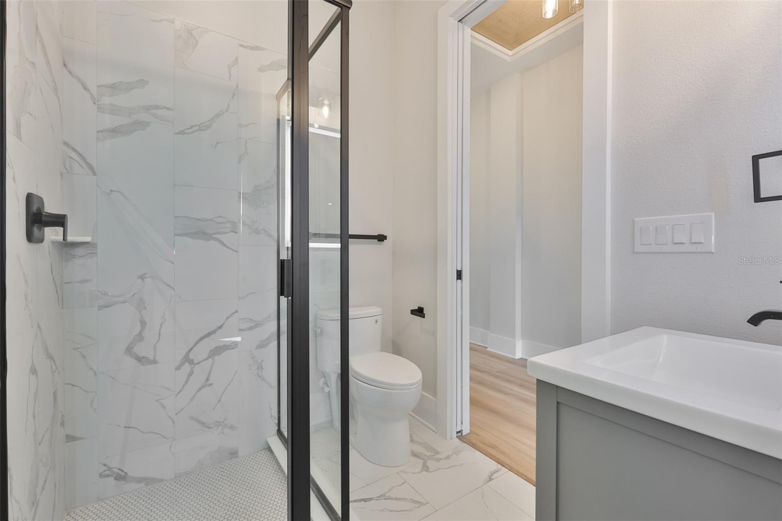 3223 W PAXTON AVENUE