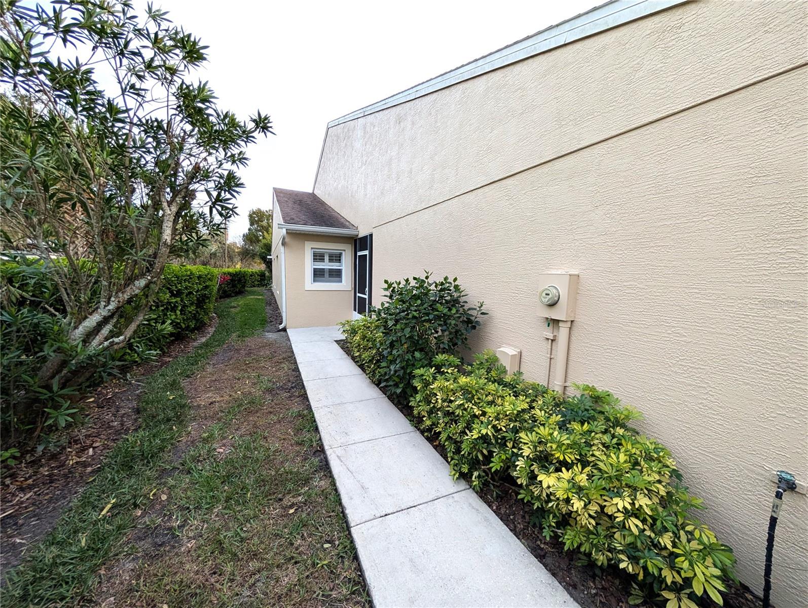 2299 HAWKS COVE CIRCLE