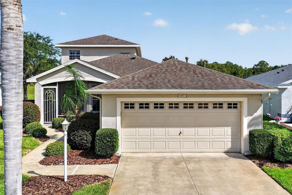 Photo of 5401 Sir Churchill Drive, Leesburg, FL 34748 (MLS # G5114947)