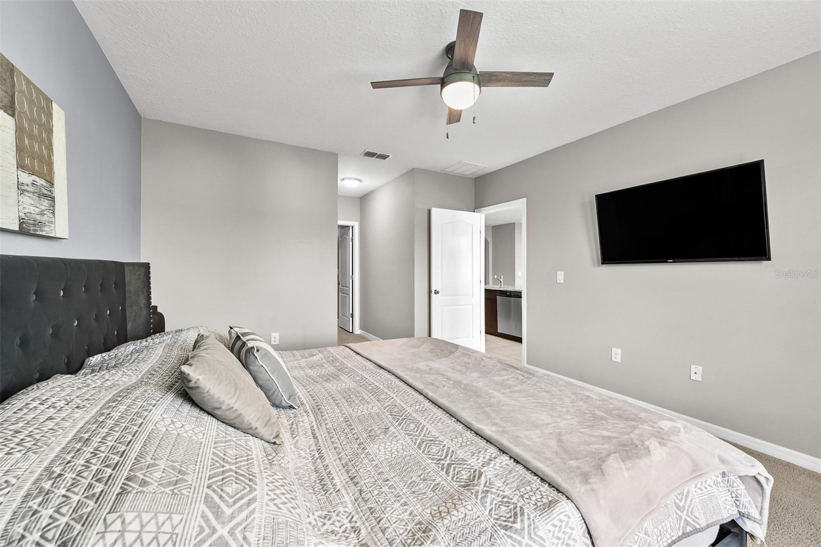 SUMMERS CORNER - Residential