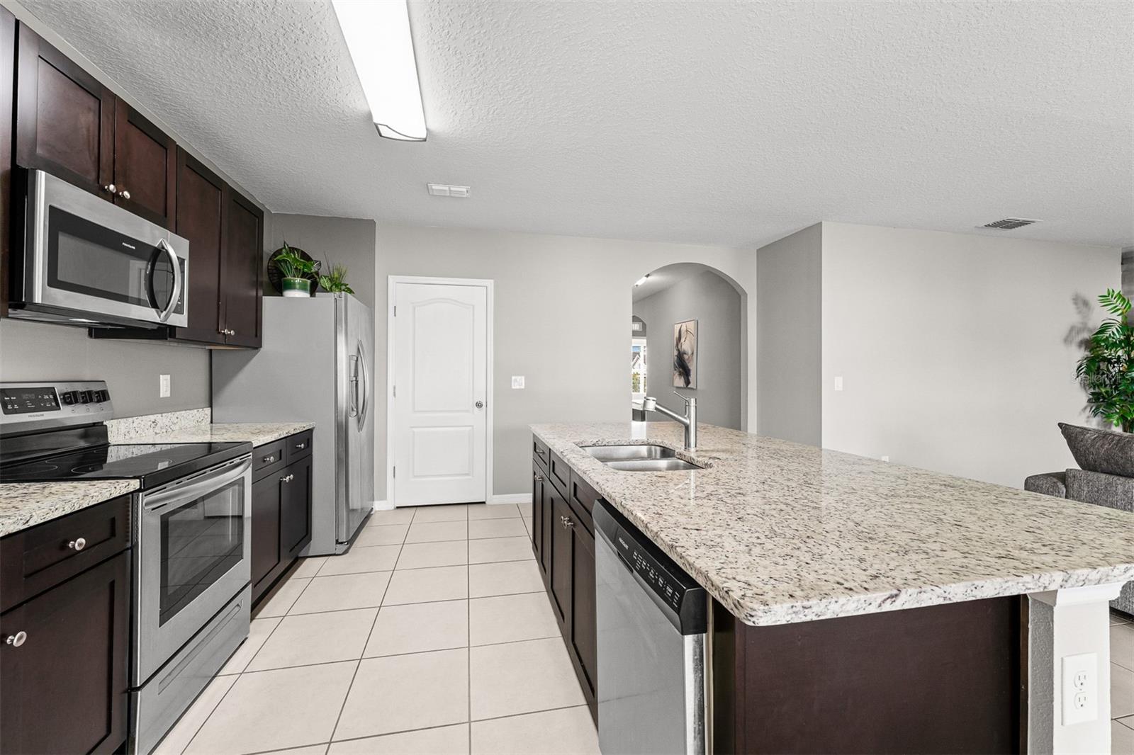 SUMMERS CORNER - Residential