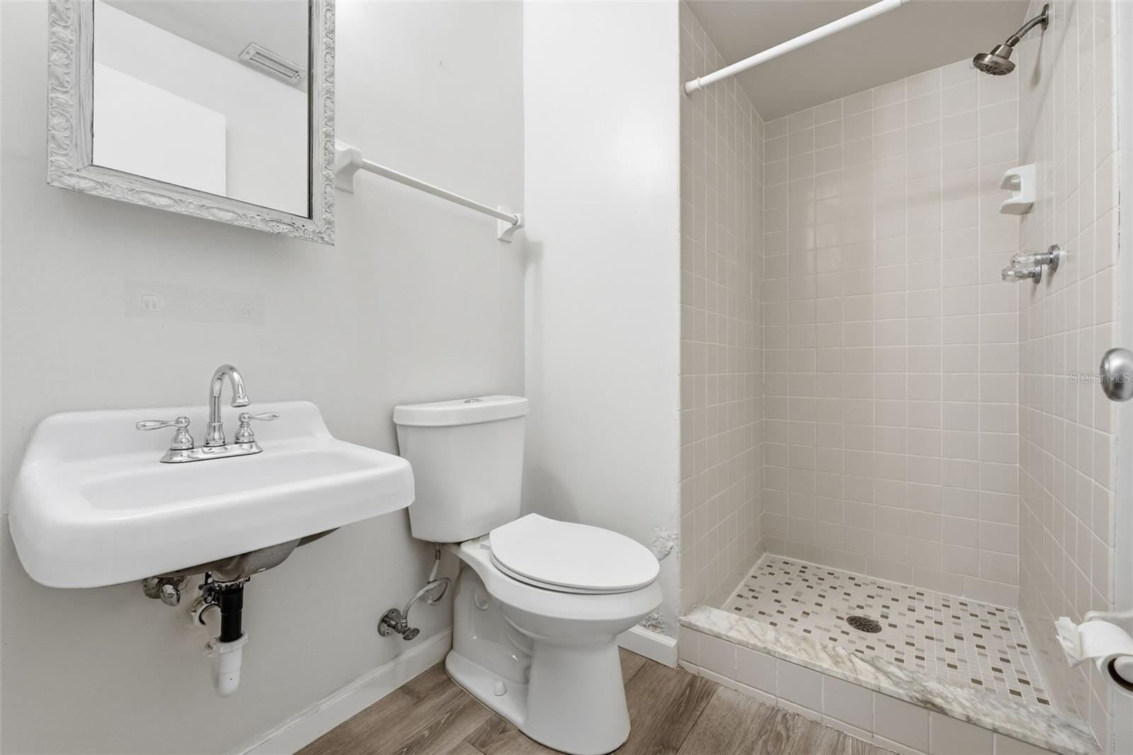 MOUNT DORA PINECREST SUB - Residential