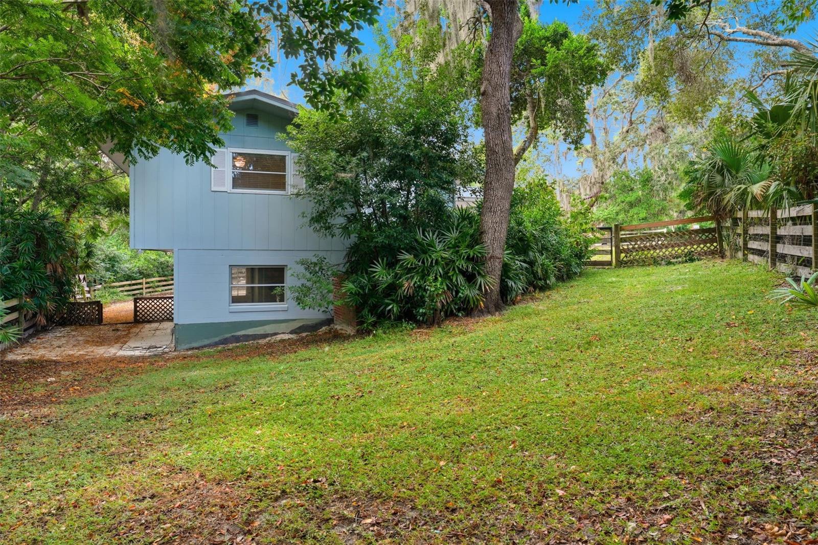 MOUNT DORA PINECREST SUB - Residential