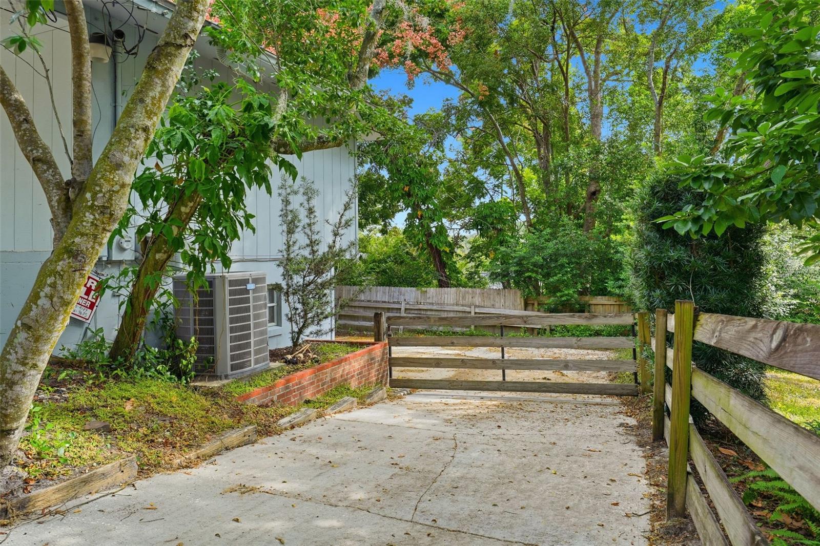 MOUNT DORA PINECREST SUB - Residential