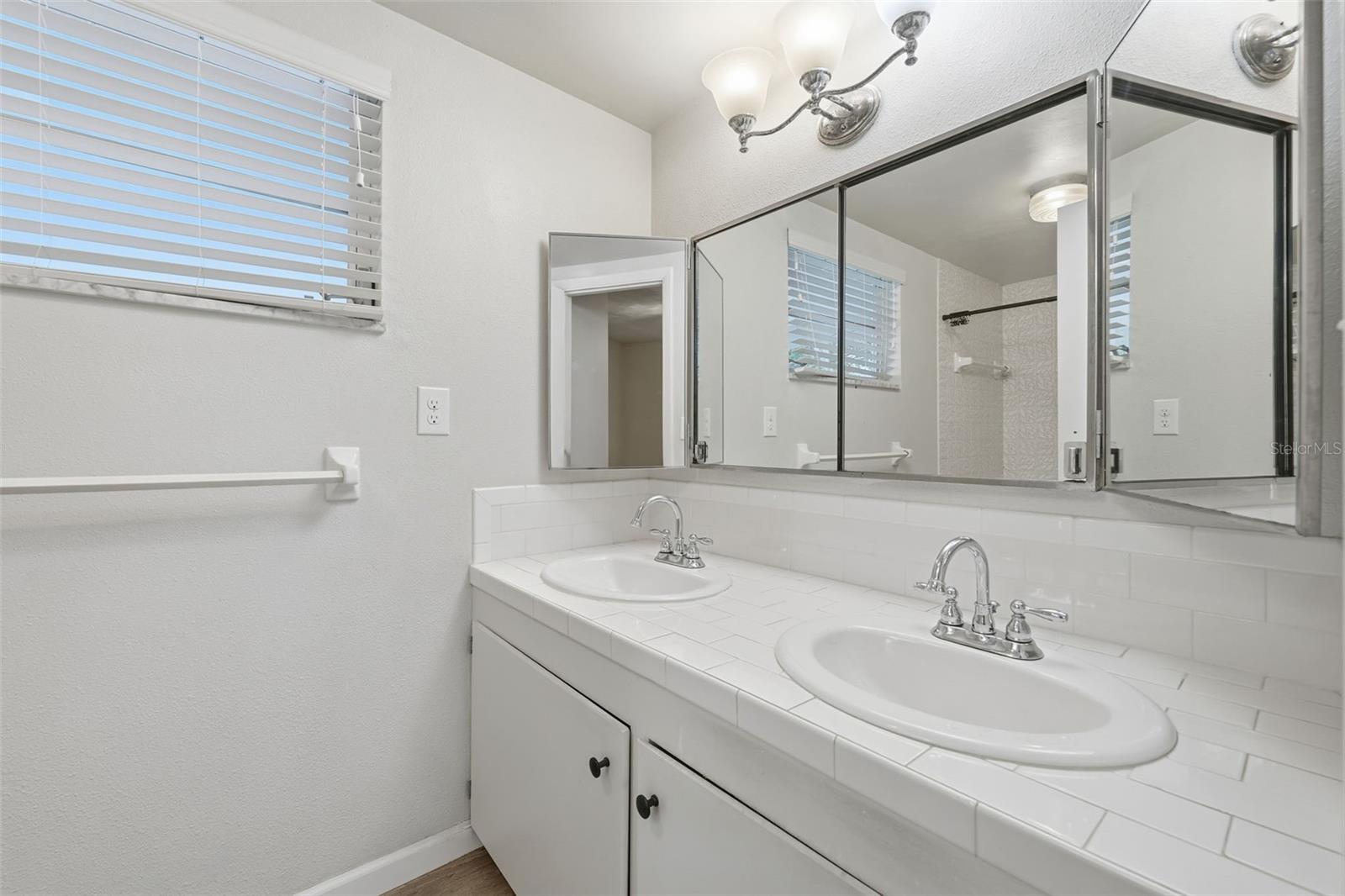 MOUNT DORA PINECREST SUB - Residential