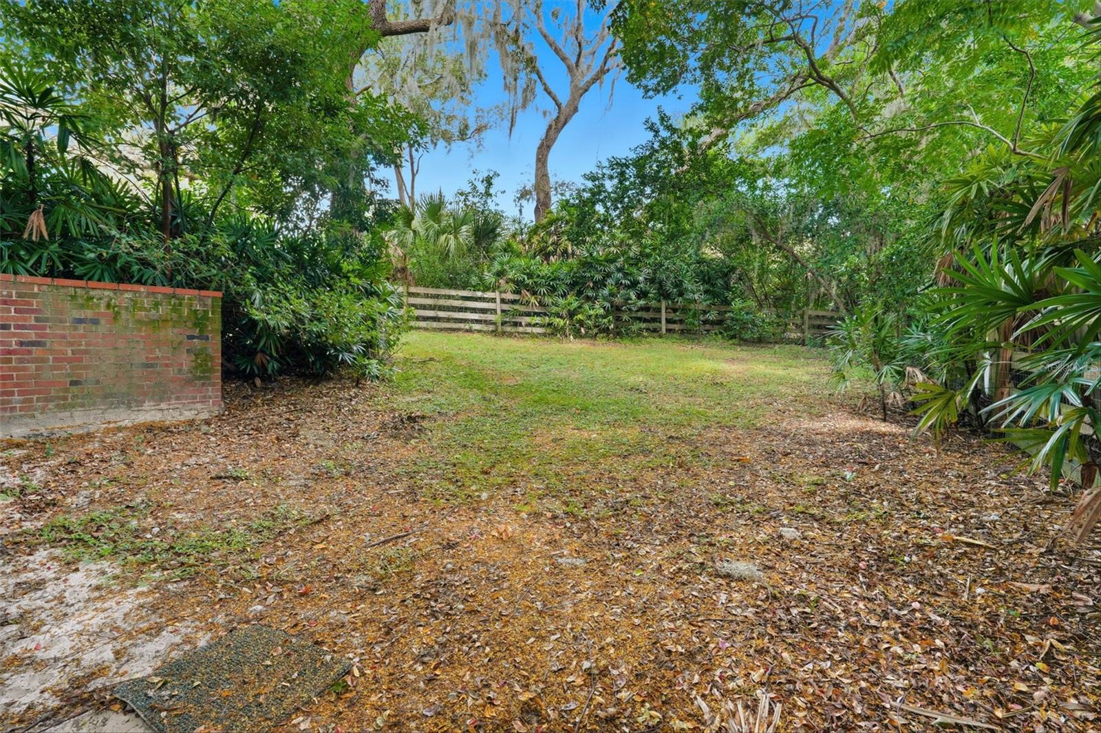 MOUNT DORA PINECREST SUB - Residential