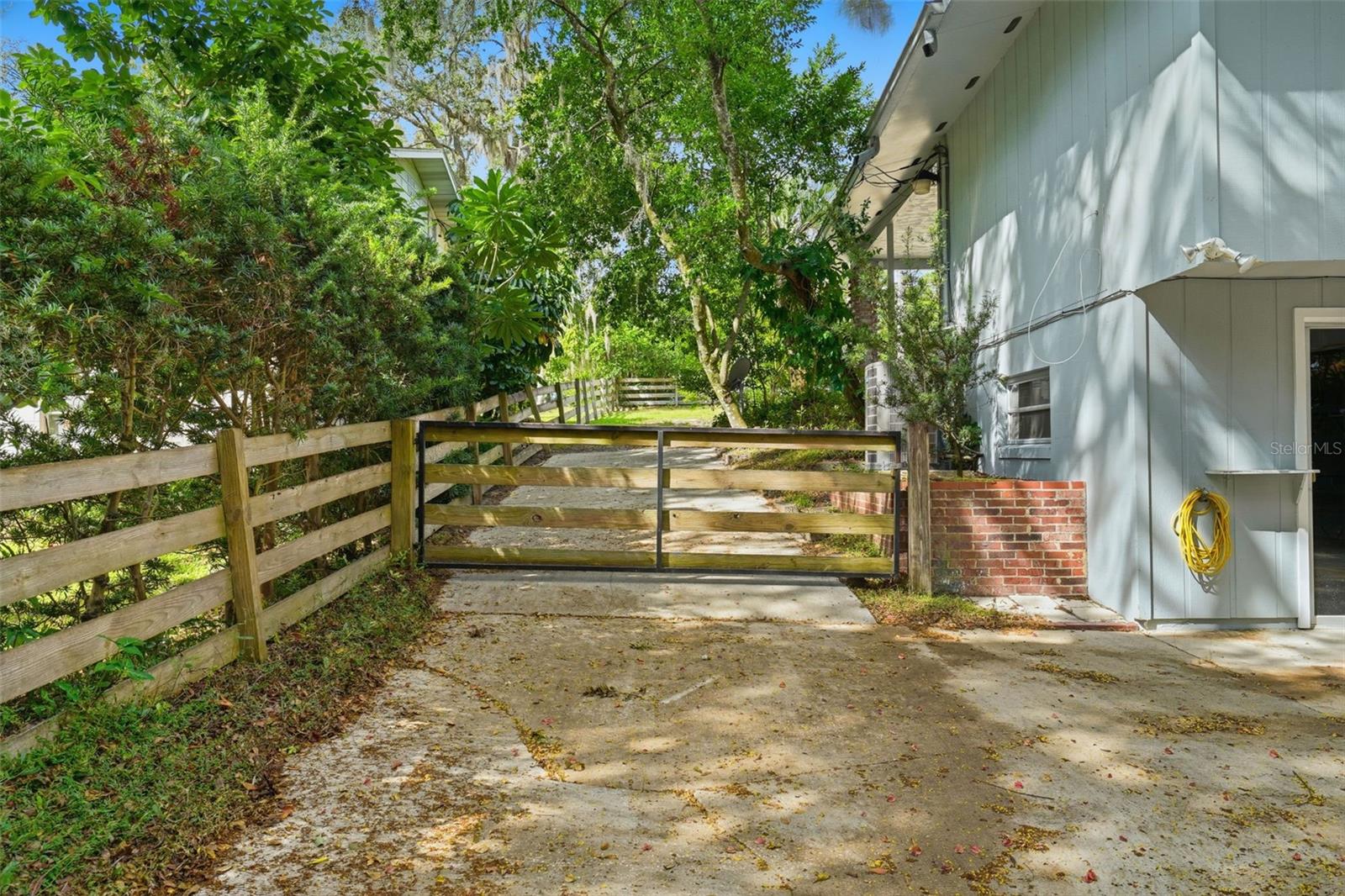 MOUNT DORA PINECREST SUB - Residential