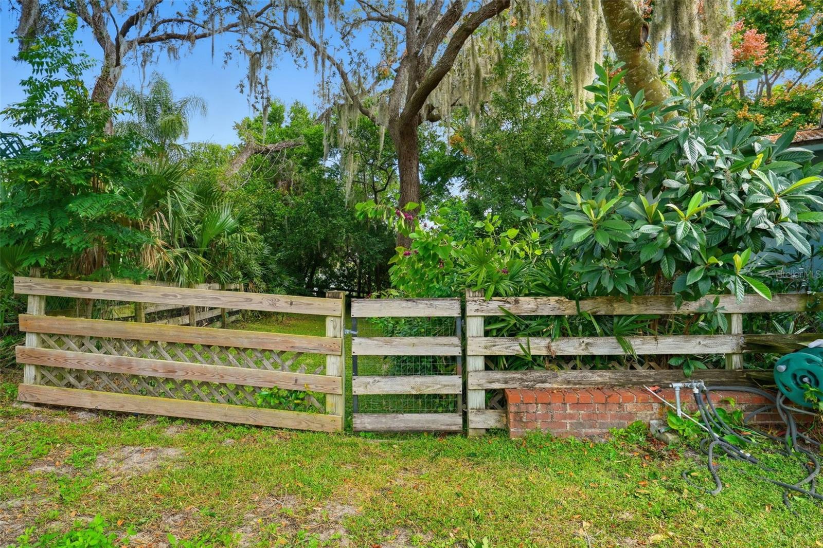 MOUNT DORA PINECREST SUB - Residential