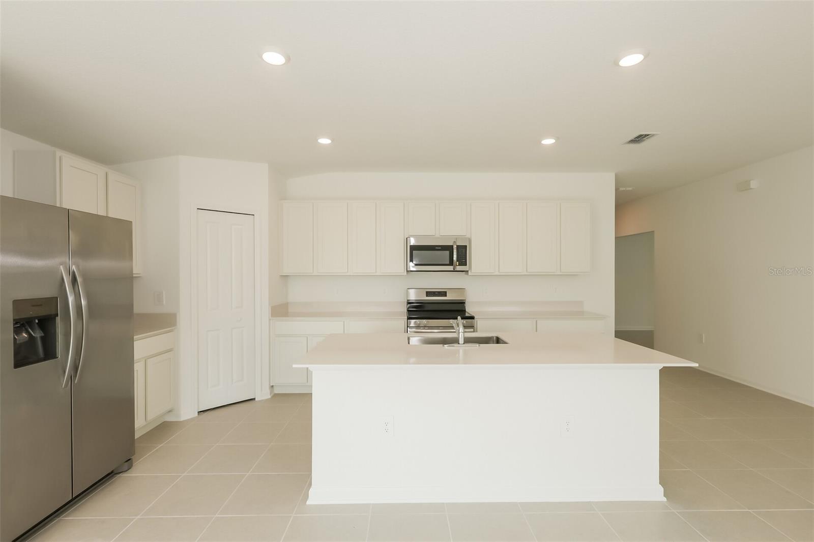 RANCHES/LK MCLEOD III - Residential Lease