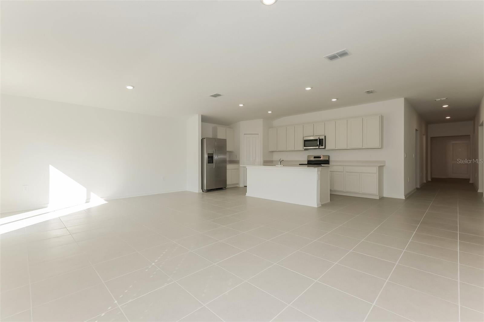 RANCHES/LK MCLEOD III - Residential Lease