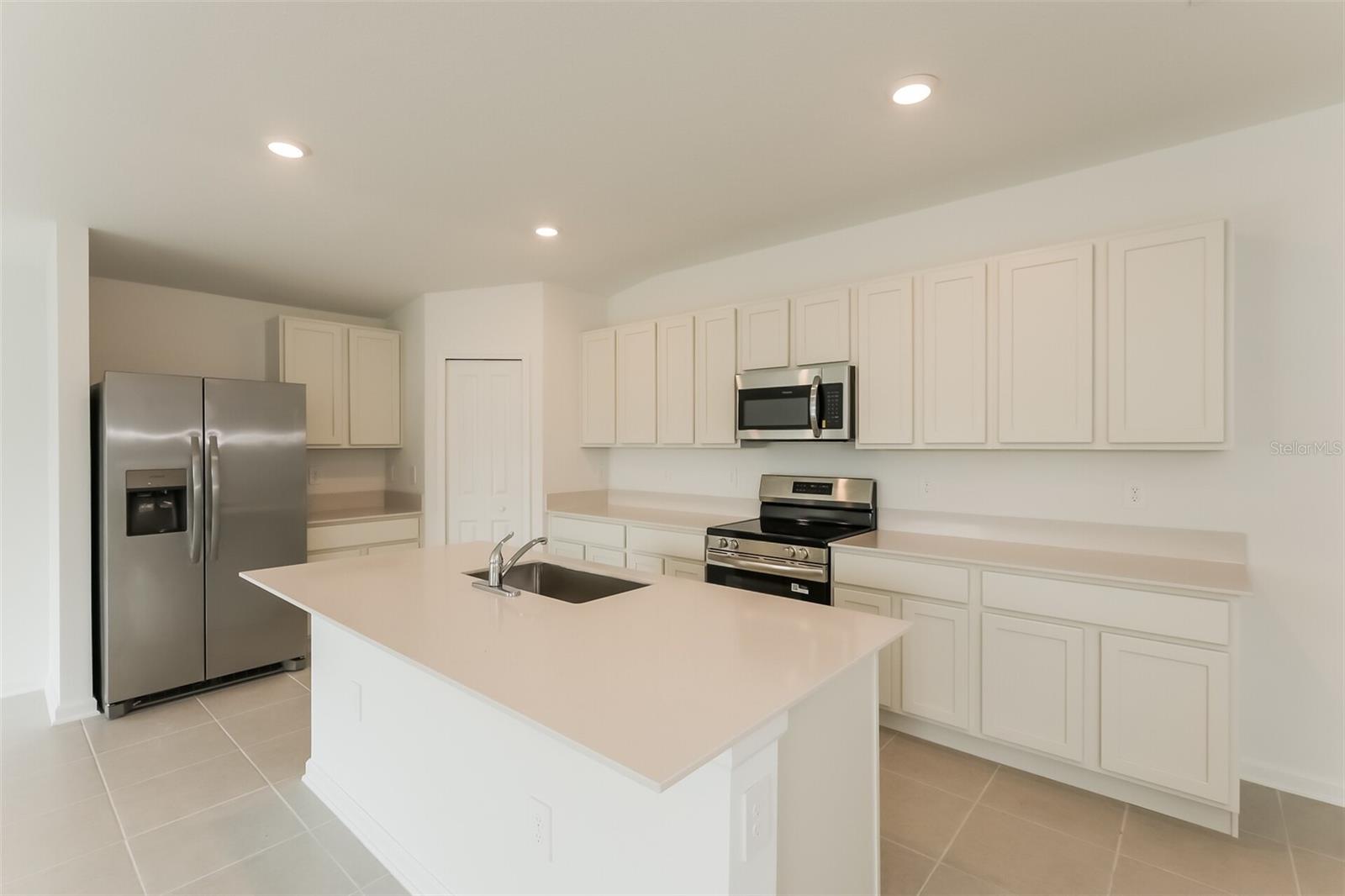 RANCHES/LK MCLEOD III - Residential Lease