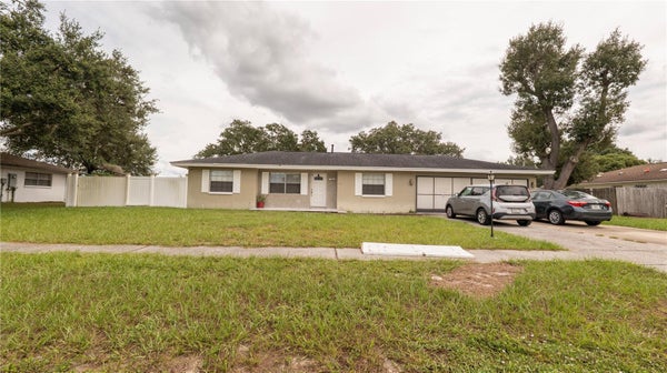 9446 BAYSIDE CT, SPRING HILL, FL 34608 - Image f00584d2526b1b82bf8a6f2f08b2d584/932806806