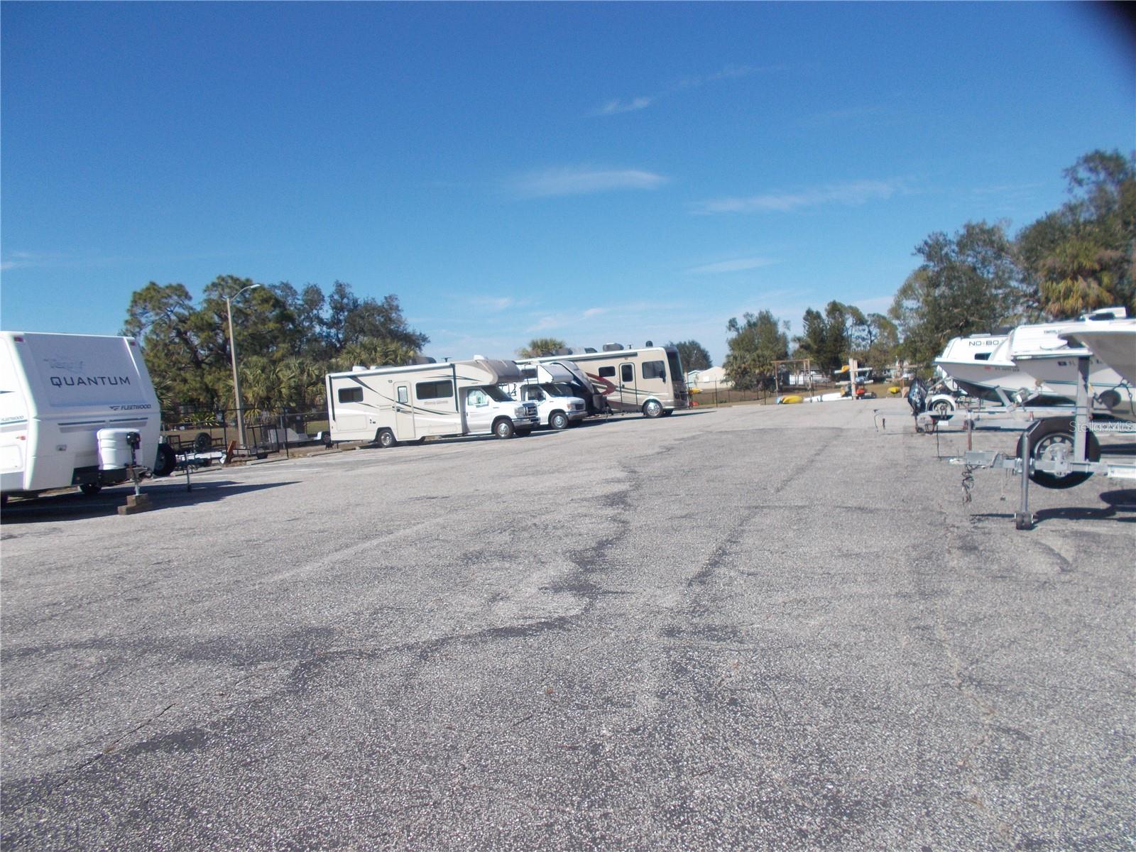 HOLIDAY PARK - Residential
