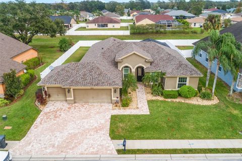 A home in LAKELAND