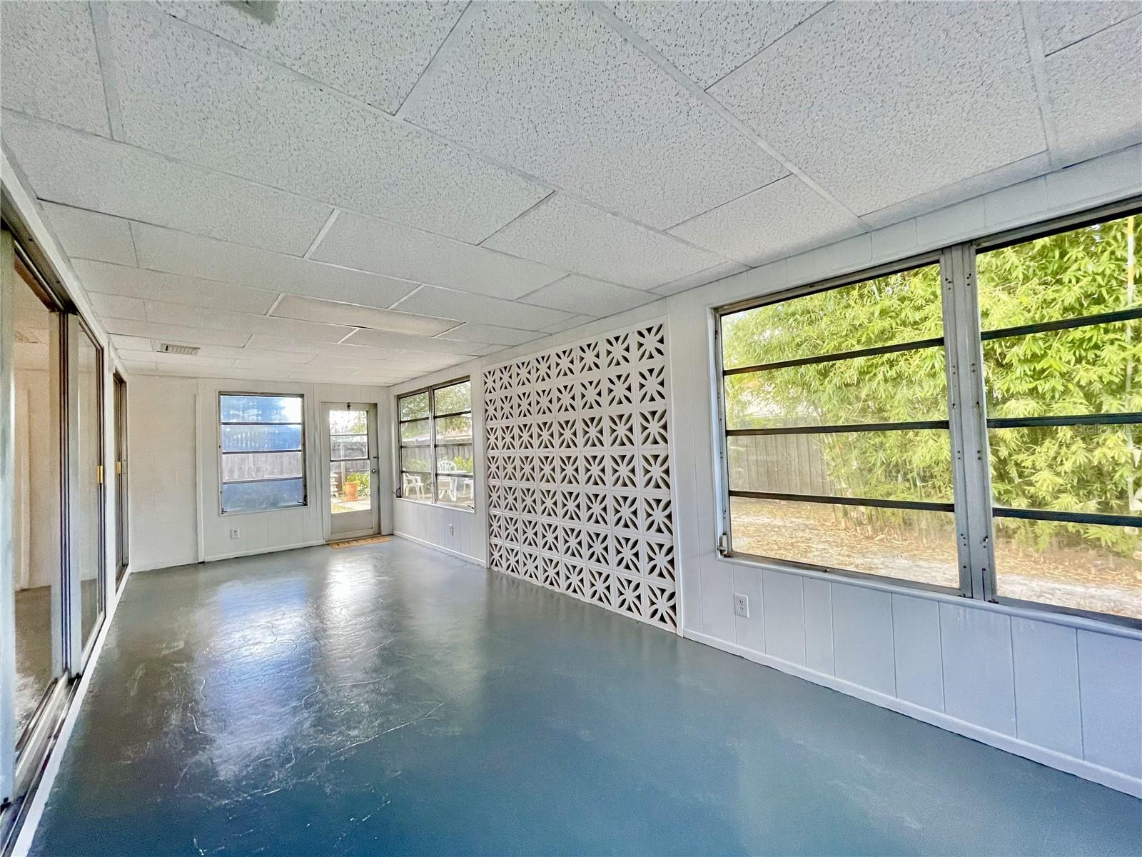 SHERYL MANOR - Residential Lease