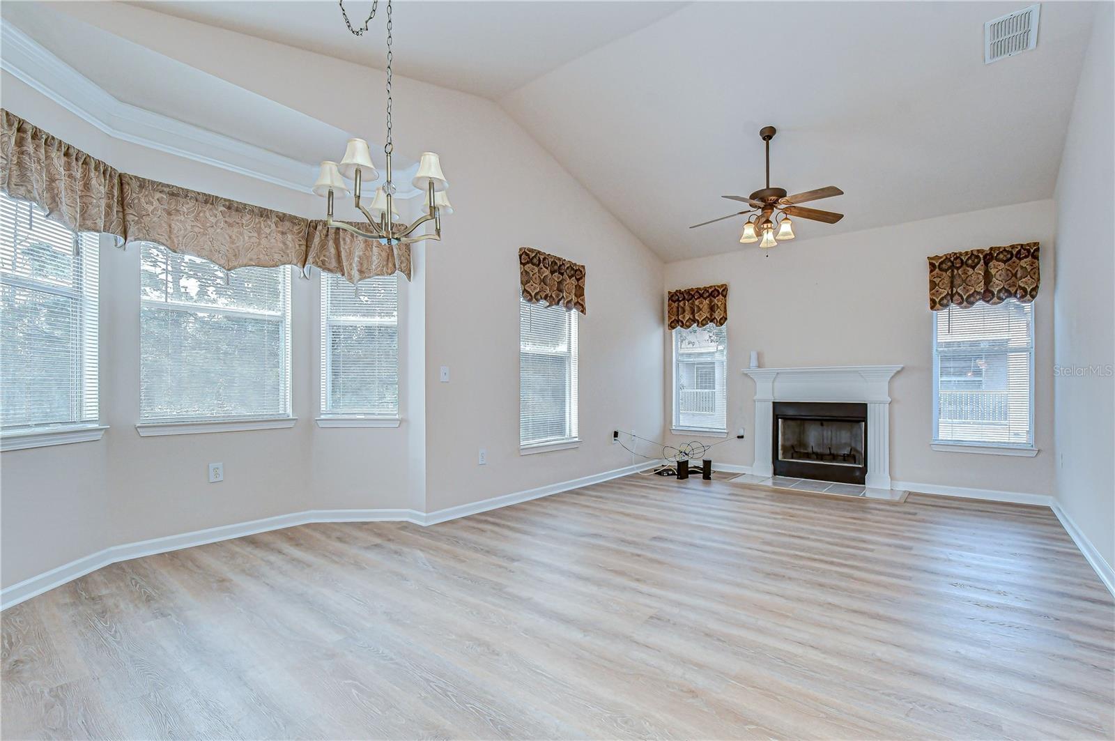 THE VILLAS CONDO - Residential