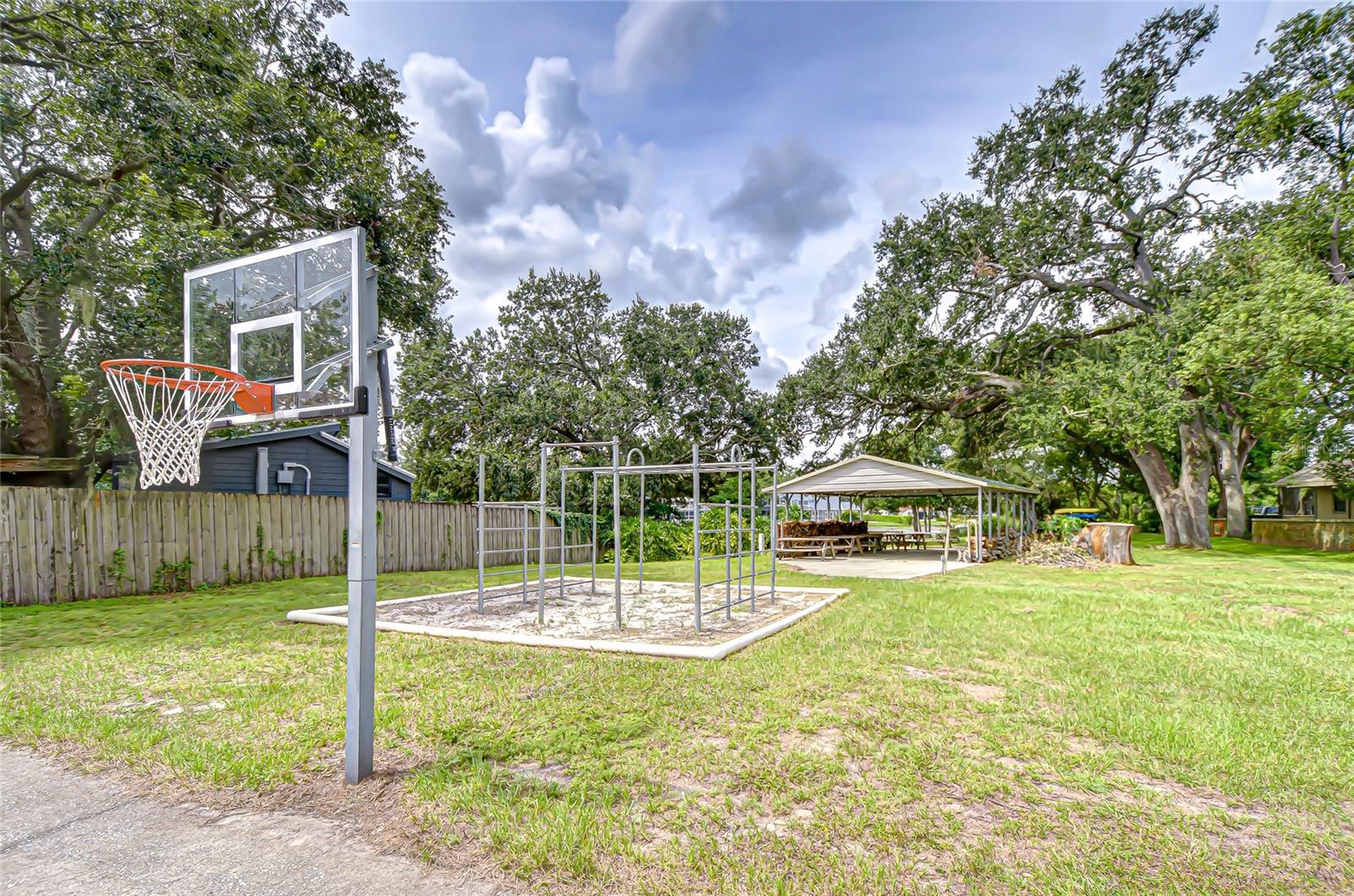 MAGDALENE SHORES ESTATES UN 6 - Residential