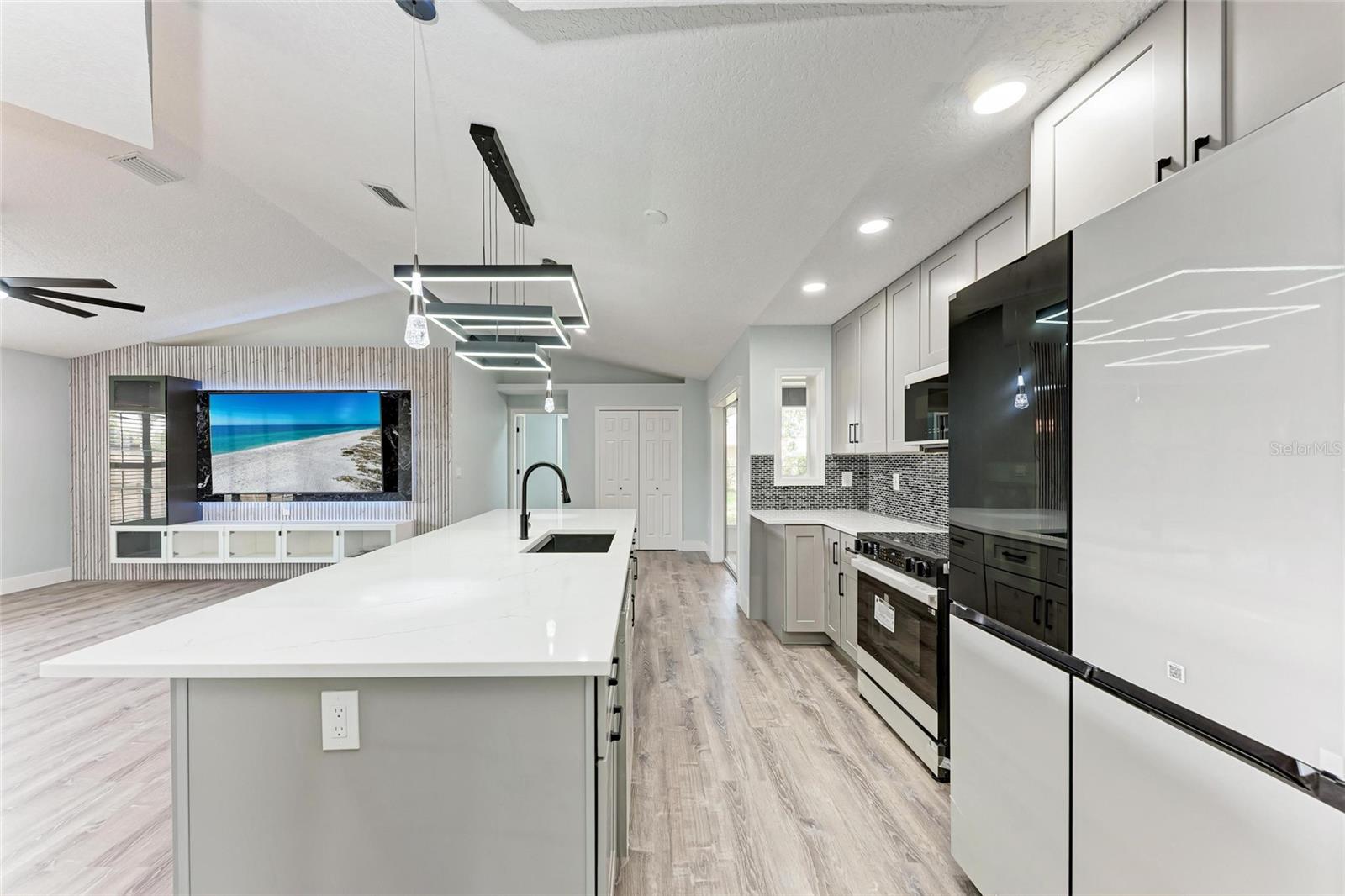 MANATEE OAKS III - Residential