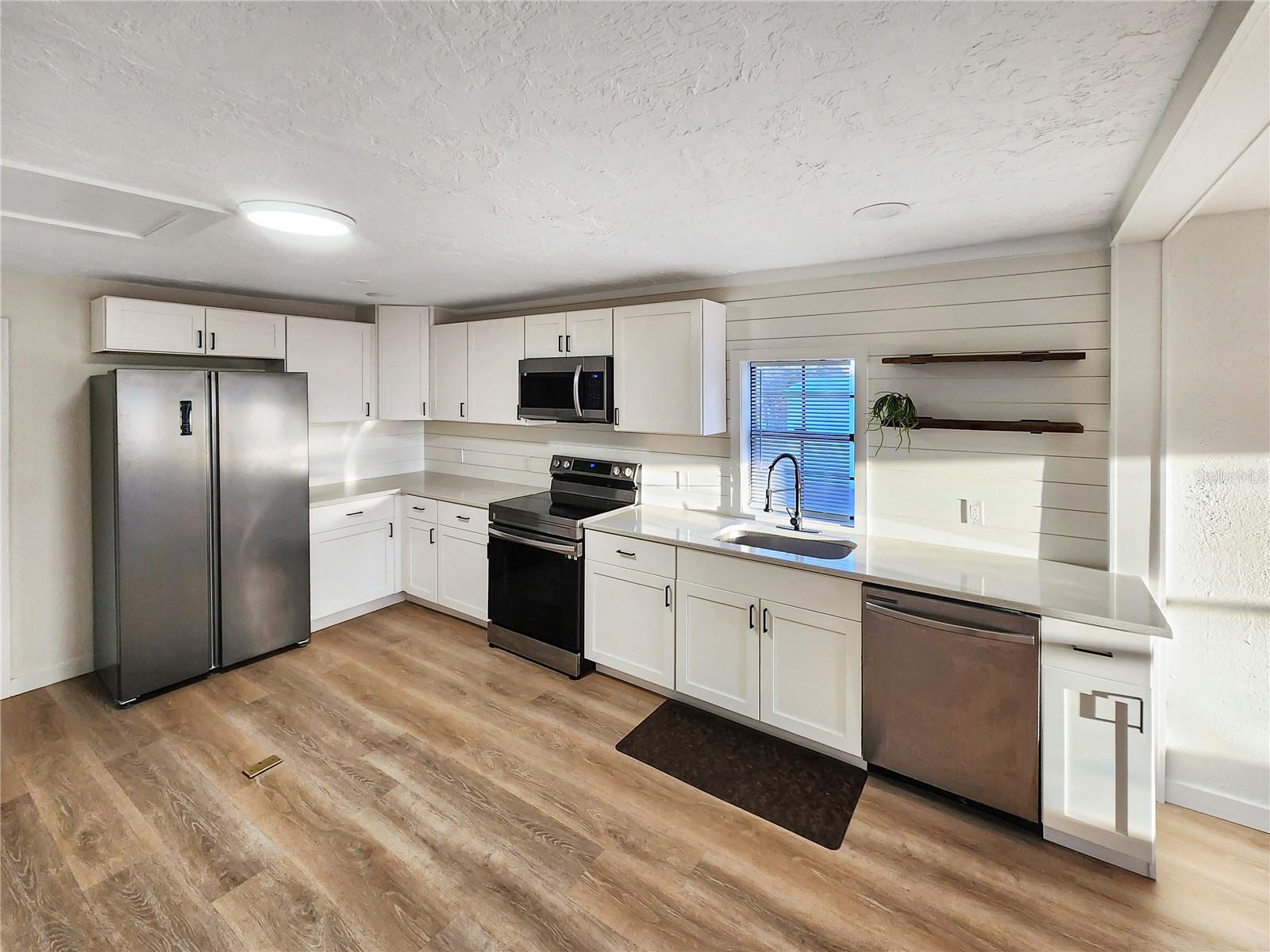 3913 CHESTNUT AVENUE